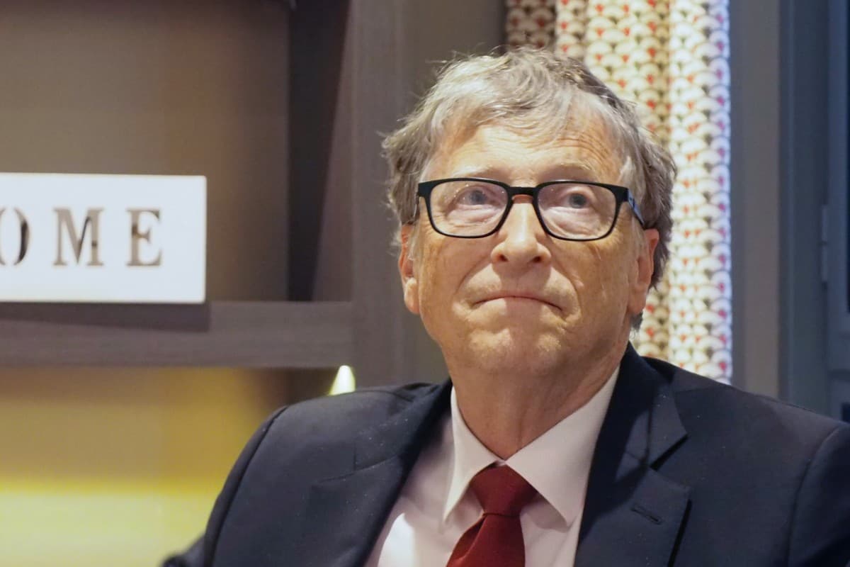 Bill Gates ABŞ-da koronavirus peyvəndinin 2021-ci ilin əvvəlində satışa çıxarılacağına ümid edir