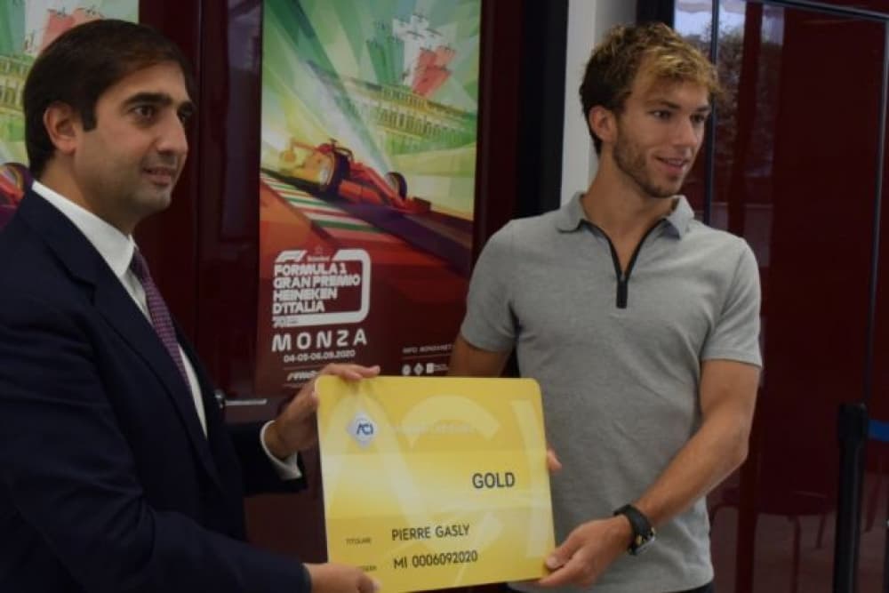 Pyer Qasli “Milan” avtomobil klubunun fəxri üzvü seçilib