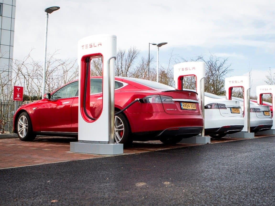 Tesla yaxın zamanda özünün istehsalı olan yeni növ batareyalara keçid edəcək
