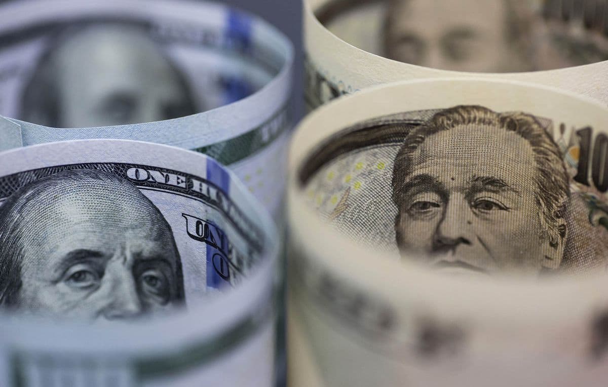 Tramp Covid-19 yoluxduğunu açıqladıqdan sonra dollar yen qarşısında sürətlə UCUZLAŞIB