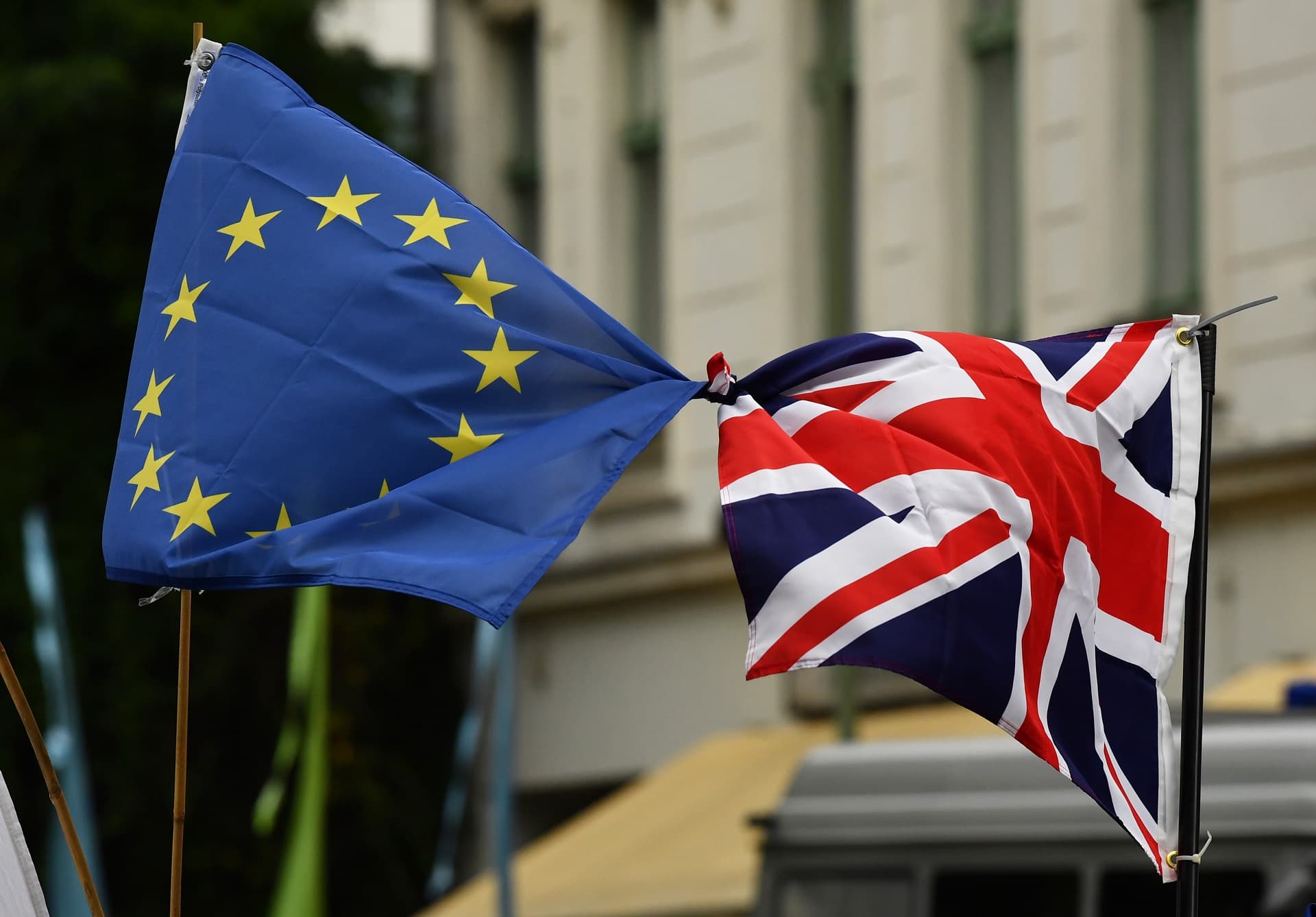 Brexitdə kartlar yenidən açılır