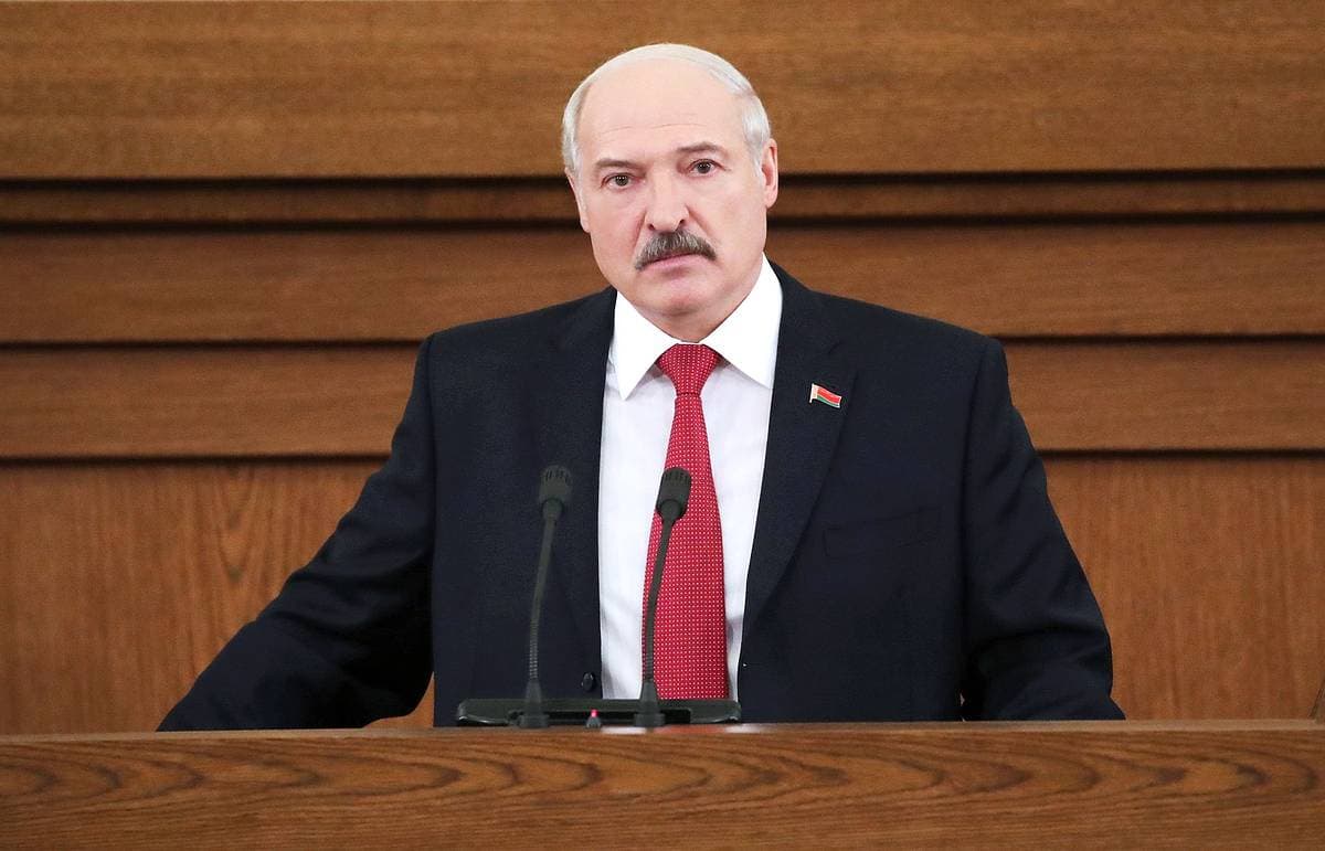 Lukaşenko Litva və Latviyadan gələn yükləri "ələ keçirəcəyi" ilə təhdid edib