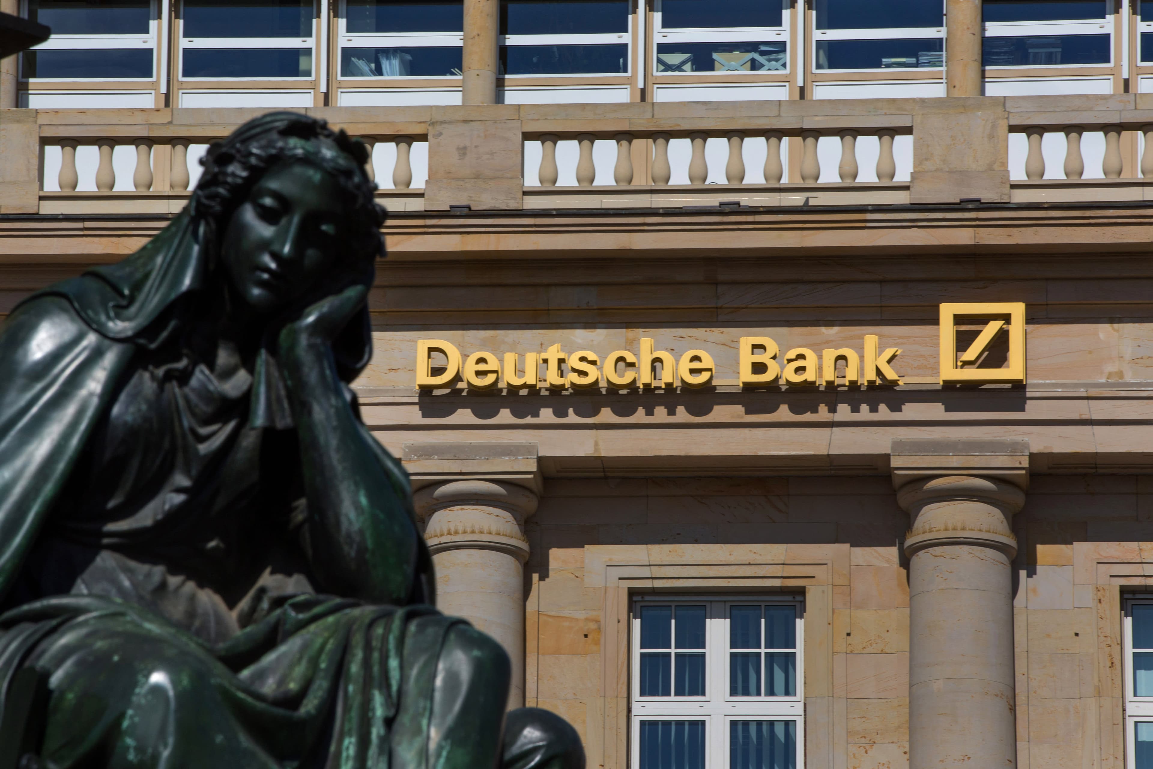 Deutsche: İstiqraz treyderlərimiz Wall Streetin banklarından daha UĞURLUDUR