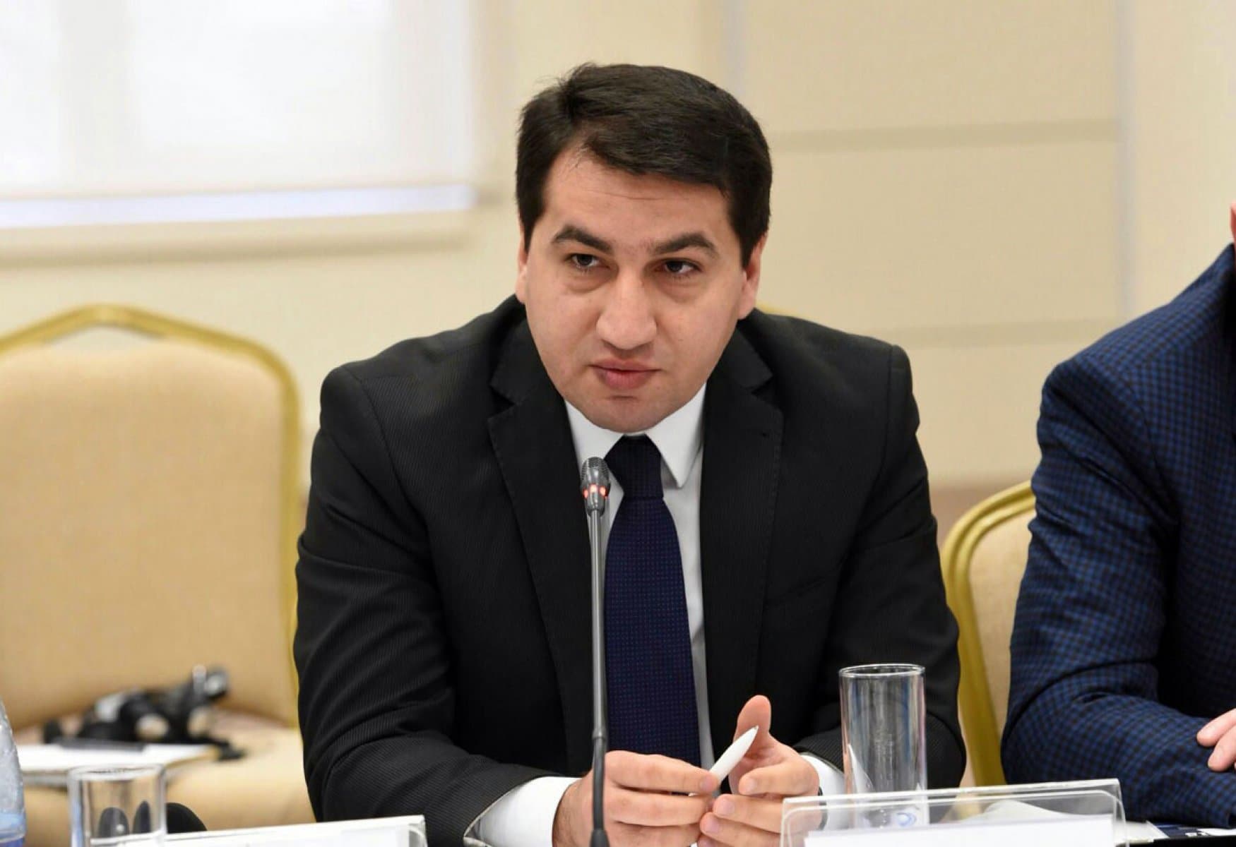 Hikmət Hacıyev: “Azərbaycan Ordusu vətəndaşların təhlükəsizliyini təmin etmək üçün əks-hücuma keçib”
