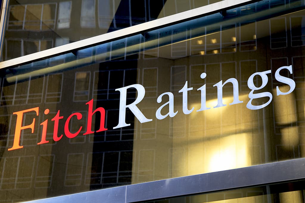 Fitch Ermənistanı "BB-" dən "B +" səviyyəsinə endirib
