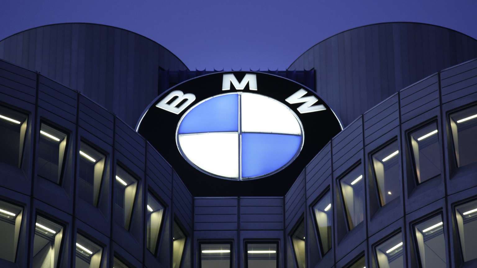 BMW-nin Çində  satışları 230.000-i ötüb