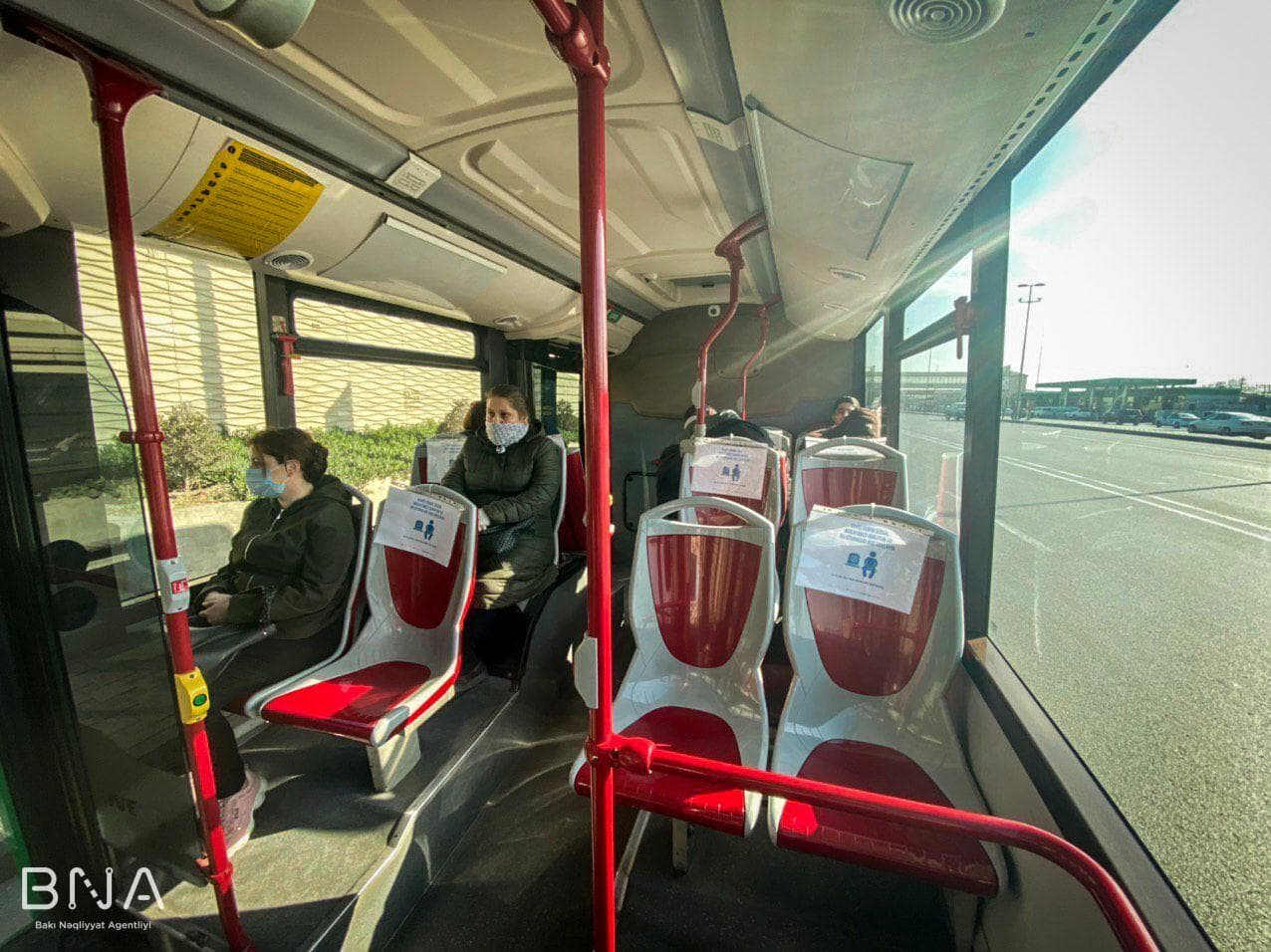 Avtobuslarda maskadan istifadəyə nəzarət tədbirləri artırılıb