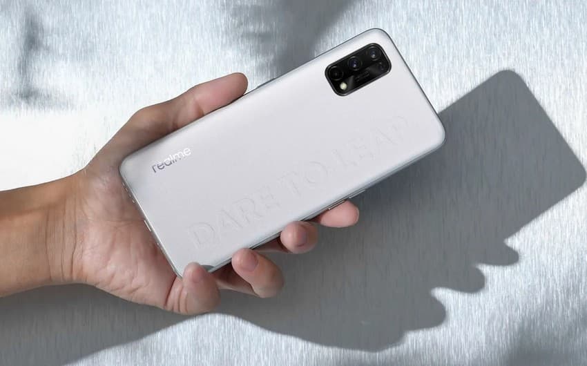 “Realme” ucuz smartfonlarını təqdim edib