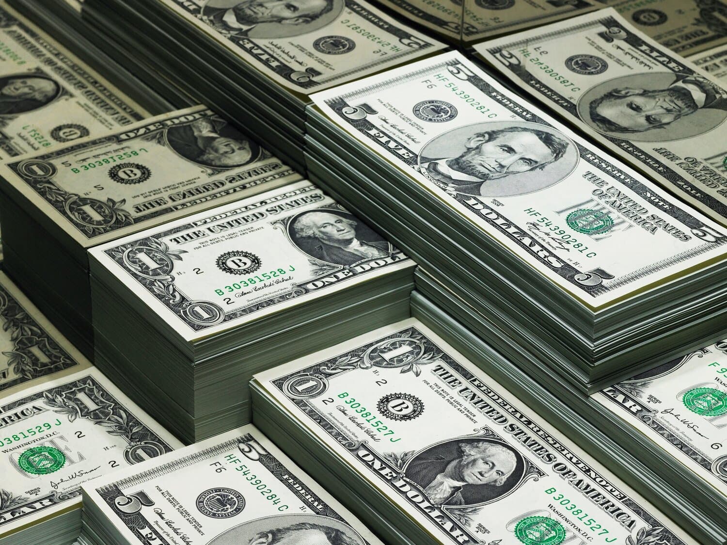 Dolların sabaha olan rəsmi məzənnəsi AÇIQLANIB