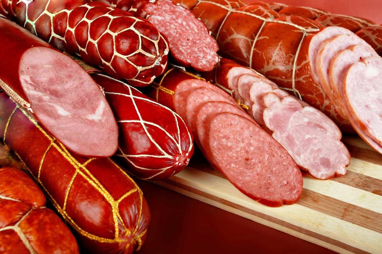 Azərbaycanda kolbasa mәmulatlarının istehsalı AZALIB