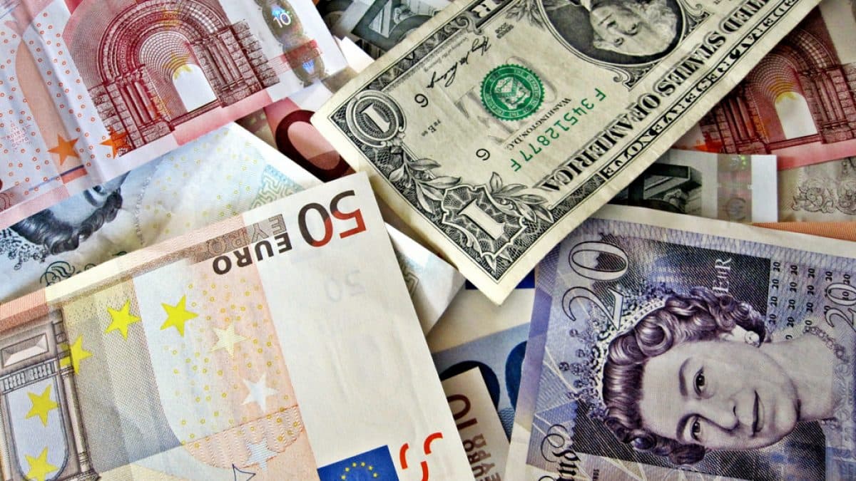 Mərkəzi Bank  rəsmi valyuta məzənnələrini  açıqlayıb