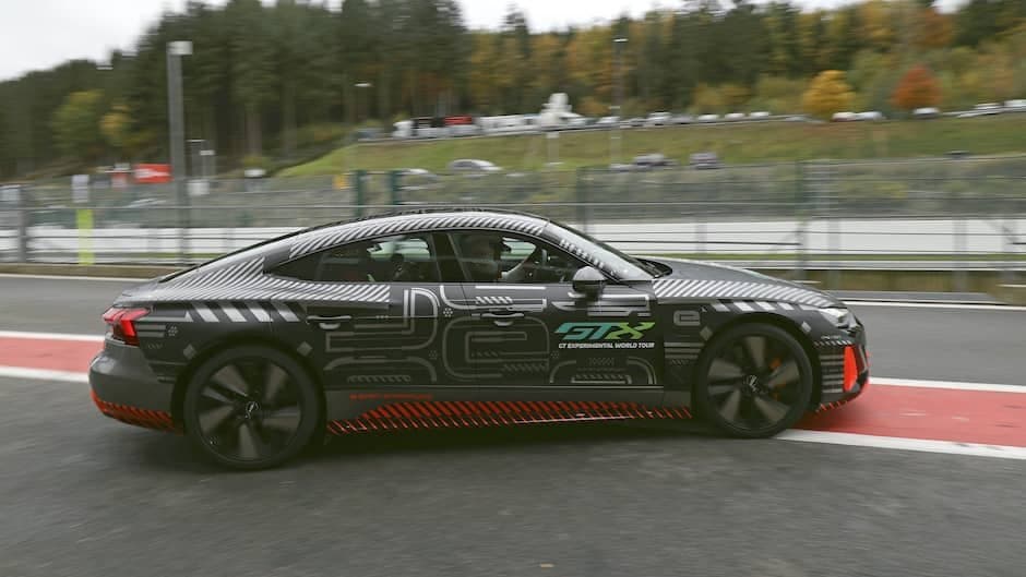 Audi ilk elektrokar modelini nümayiş etdirib - FOTO