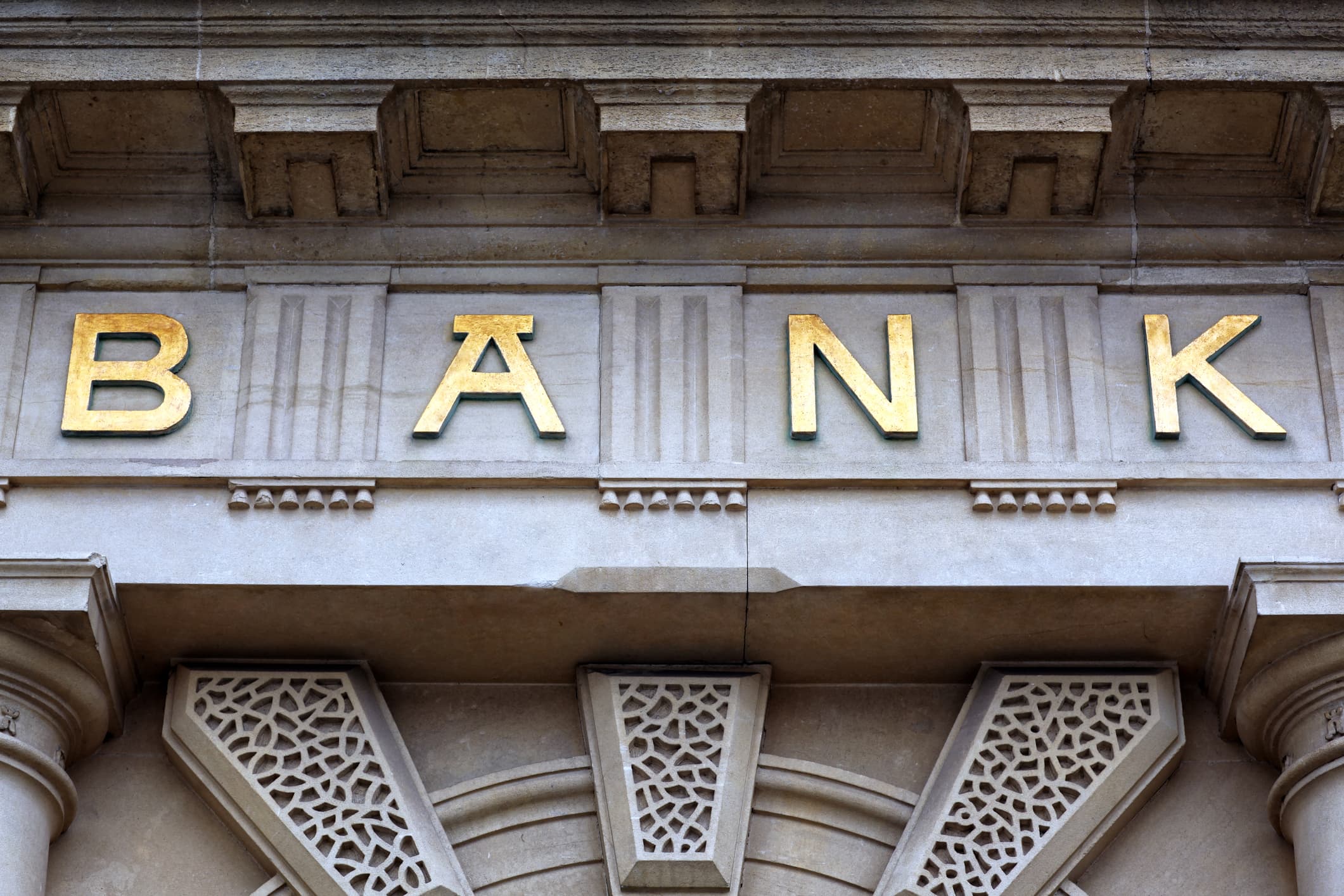 Azərbaycanda bank filiallarının  sayı 13% AZALIB