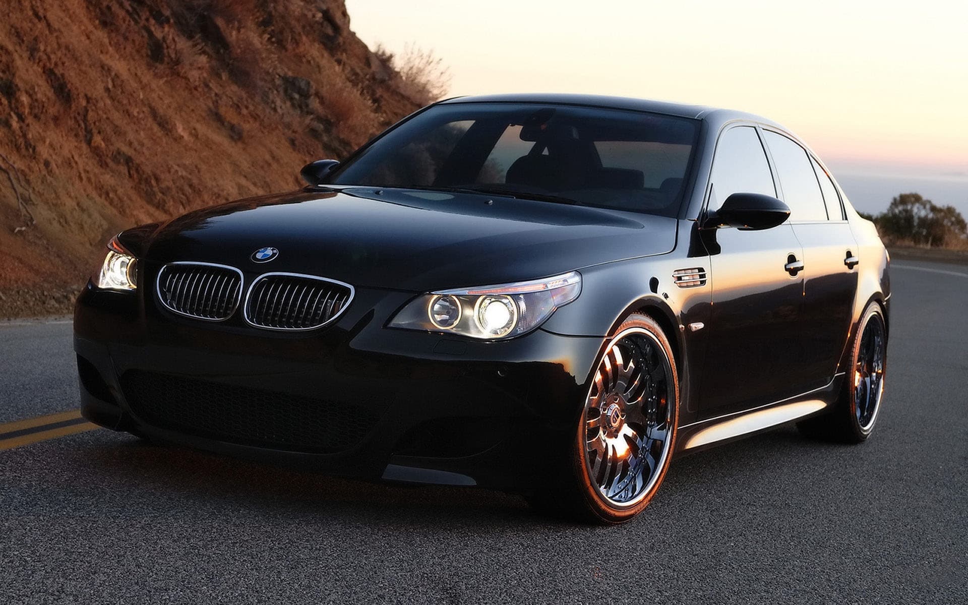 Maşın bazarında BMW-lərin QİYMƏTLƏRİ