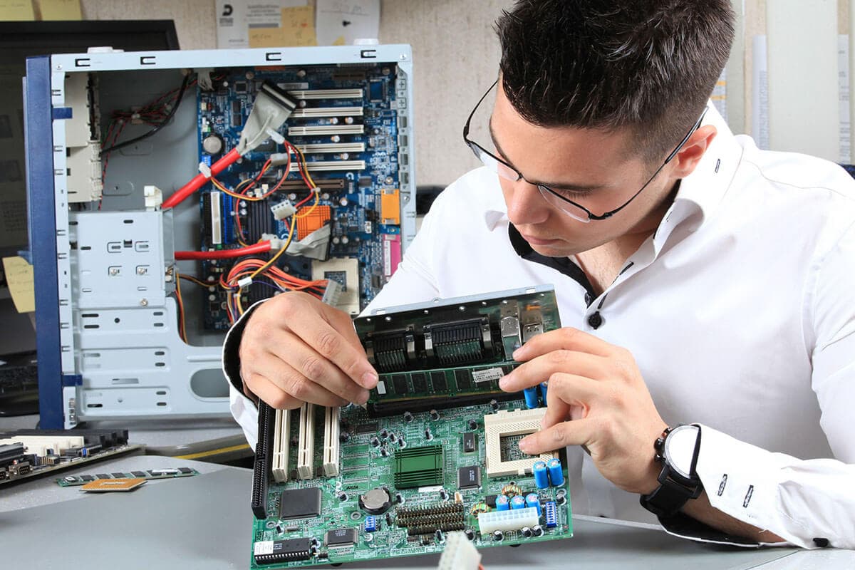 Kompüter istehsalı 8,6% AZALIB