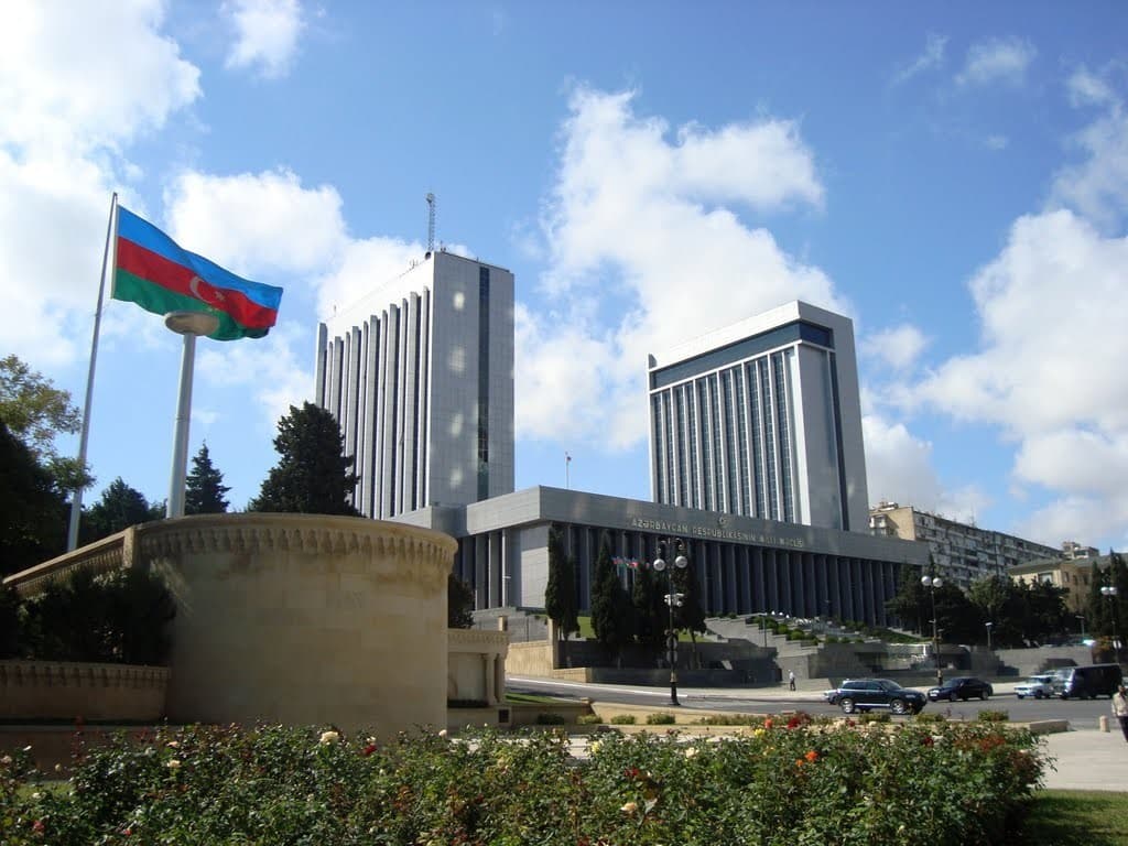 Milli Məclisin iclası başlayıb