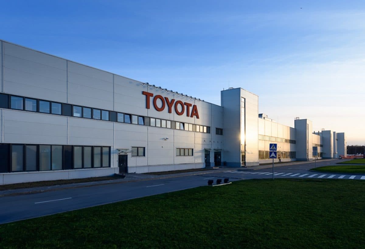 "Toyota"nın xalis mənfəəti 45% azalıb