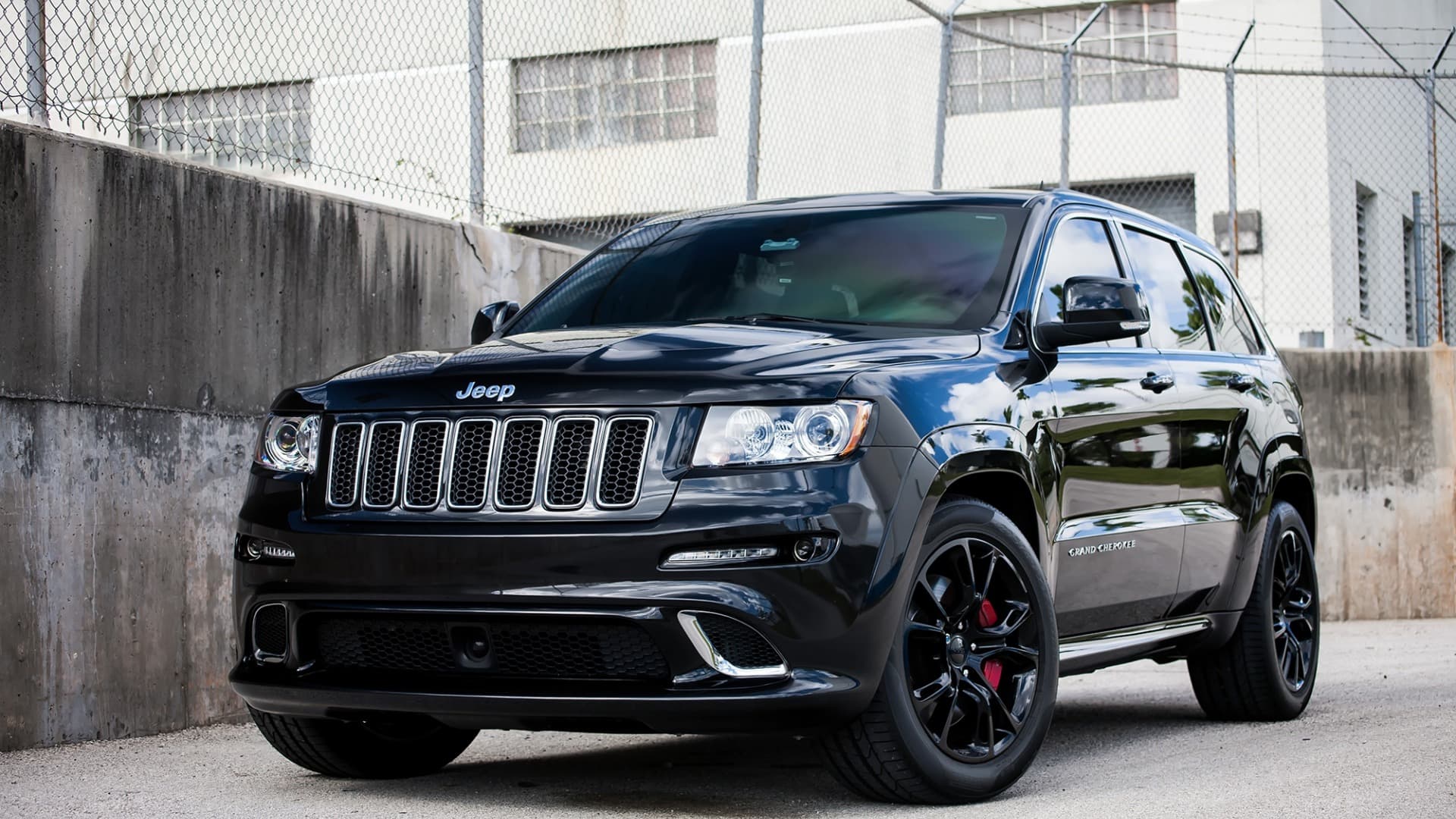 Jeep Grand Cherokee-lərin maşın bazarında QİYMƏTLƏRİ