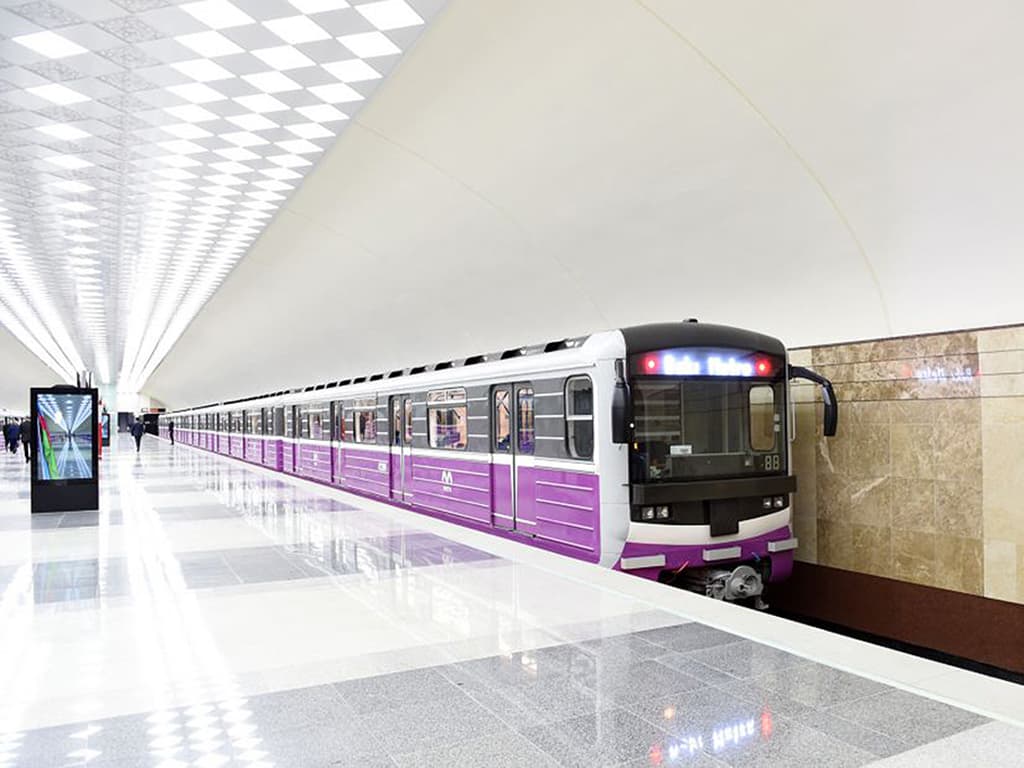 Bakı metrosundan istifadə edənlərin sayı 10 ayda 61% azalıb