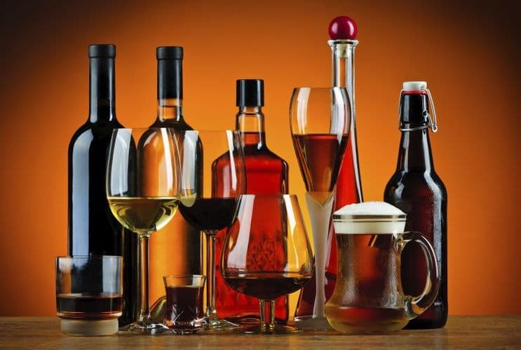 Azərbaycana alkoqollu içkilərin idxalı azalıb