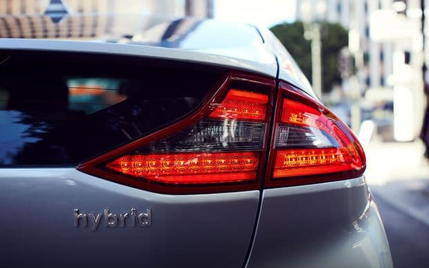 Azərbaycan hibrid avtomobil alışını azaldıb