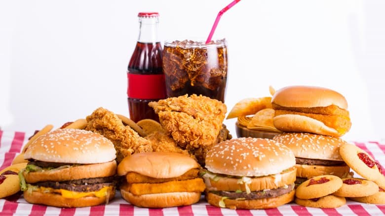Bu ölkə internetdə fast-foodların reklamını qadağan edir – YENİ SƏRT QAYDALAR