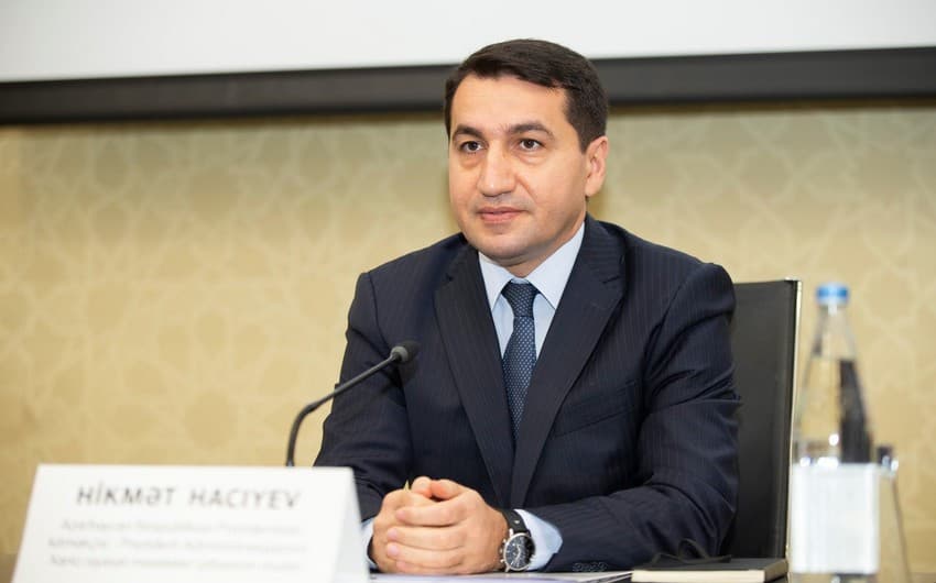 Hikmət Hacıyev: Koronavirusla mübarizədə tibb personalımızın əsgərlərimizin müalicəsinə cəlb olunduğunu nəzərə almalıyıq