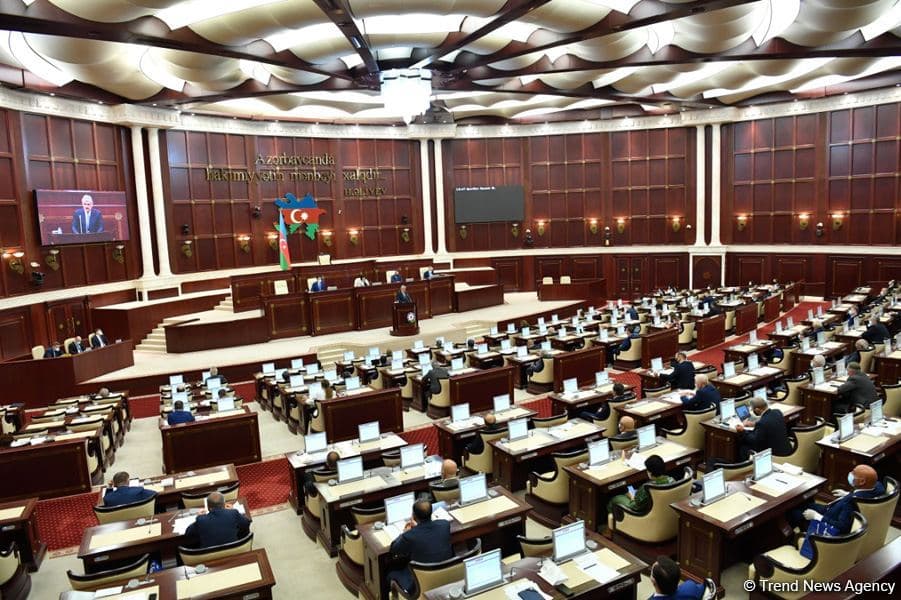 Deputatlar bu gün 6 məsələnin müzakirəsinə toplaşır