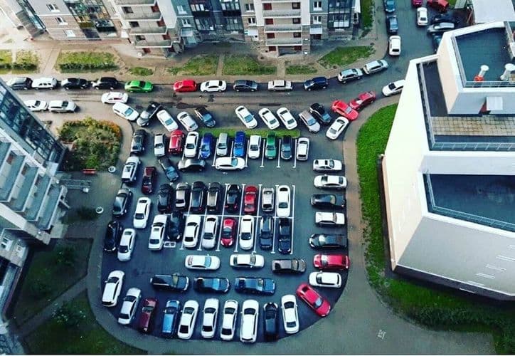 Bakıda çoxmərtəbəli və köhnə yaşayış binalarının parkinqi ilə bağlı təkliflər hazırlanıb