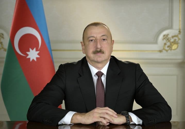Xidməti pasport almaq hüququ olan vəzifəli şəxslərin siyahısı dəyişib