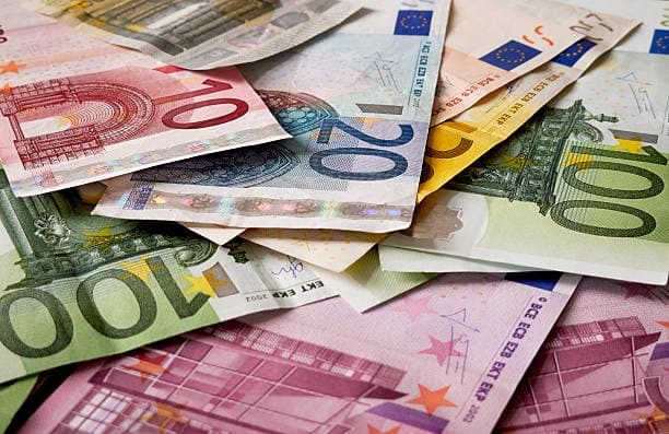 Mərkəzi Bank rəsmi valyuta məzənnələrini açıqlayıb