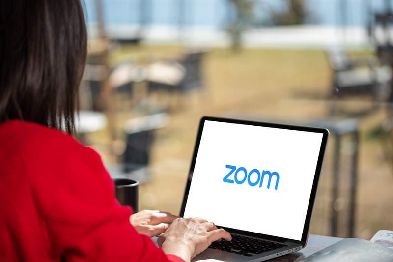Zoom-un rəhbəri bir gündə 3 milyard dollardan çox pul itirdi