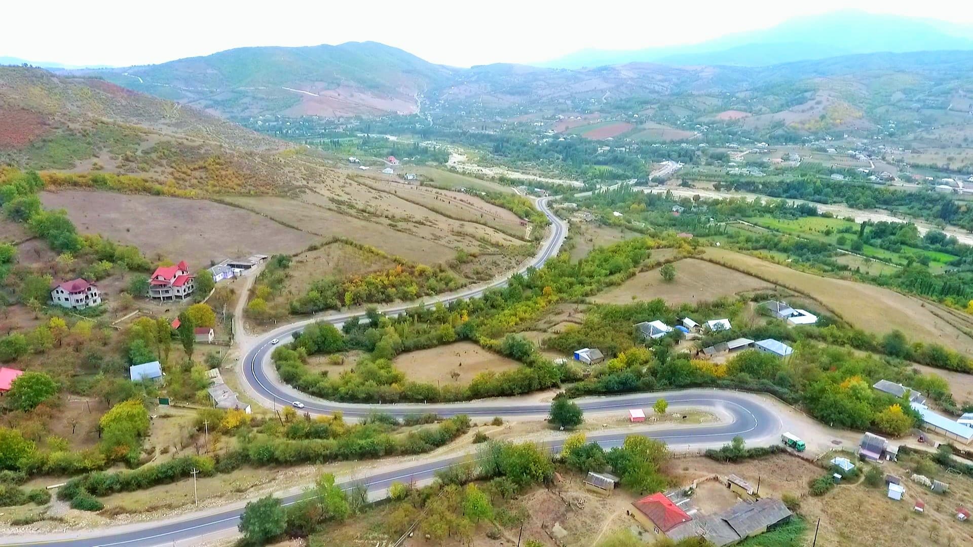Turizm imkanlarını genişləndirən yolun yenidən qurulması yekunlaşıb