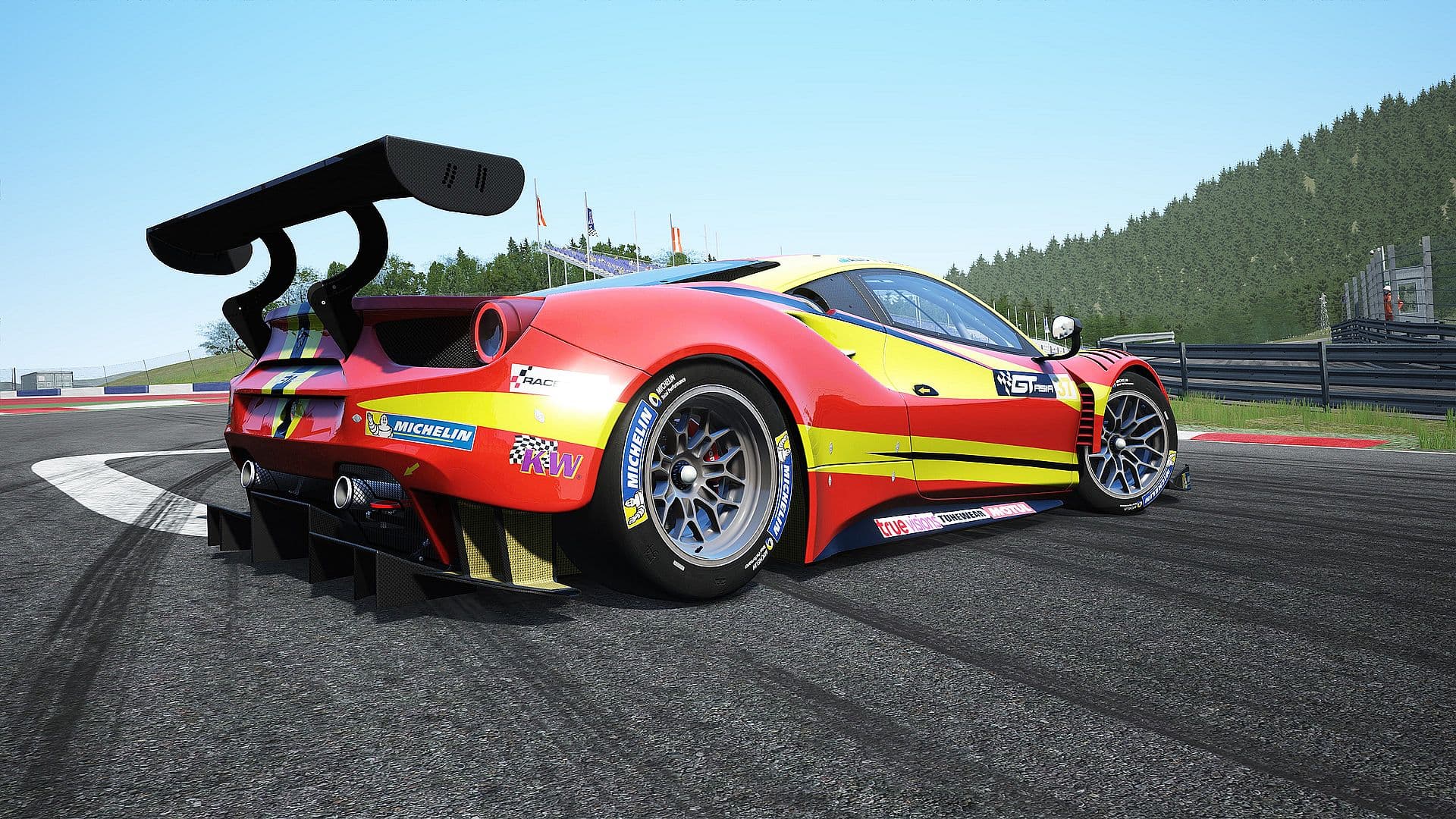 Ferrari yeni modelini təqdim edir