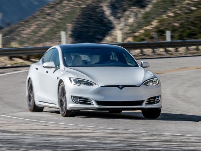 Tesla Model 3-ün 2021 versiyasında yenilik edilib