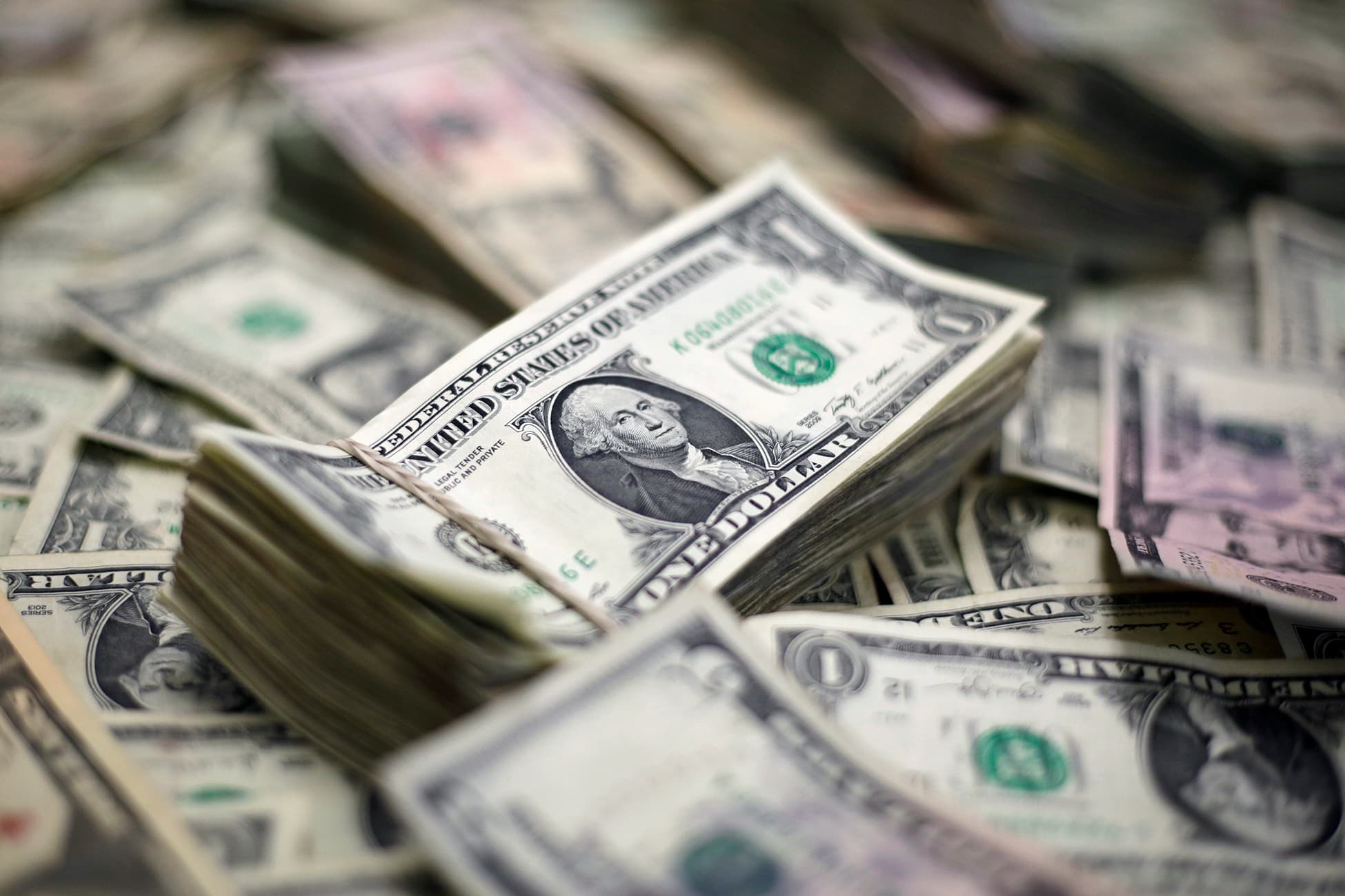 ABŞ-da 900 milyard dollarlıq iqtisadi dəstək paketi qəbul edilib