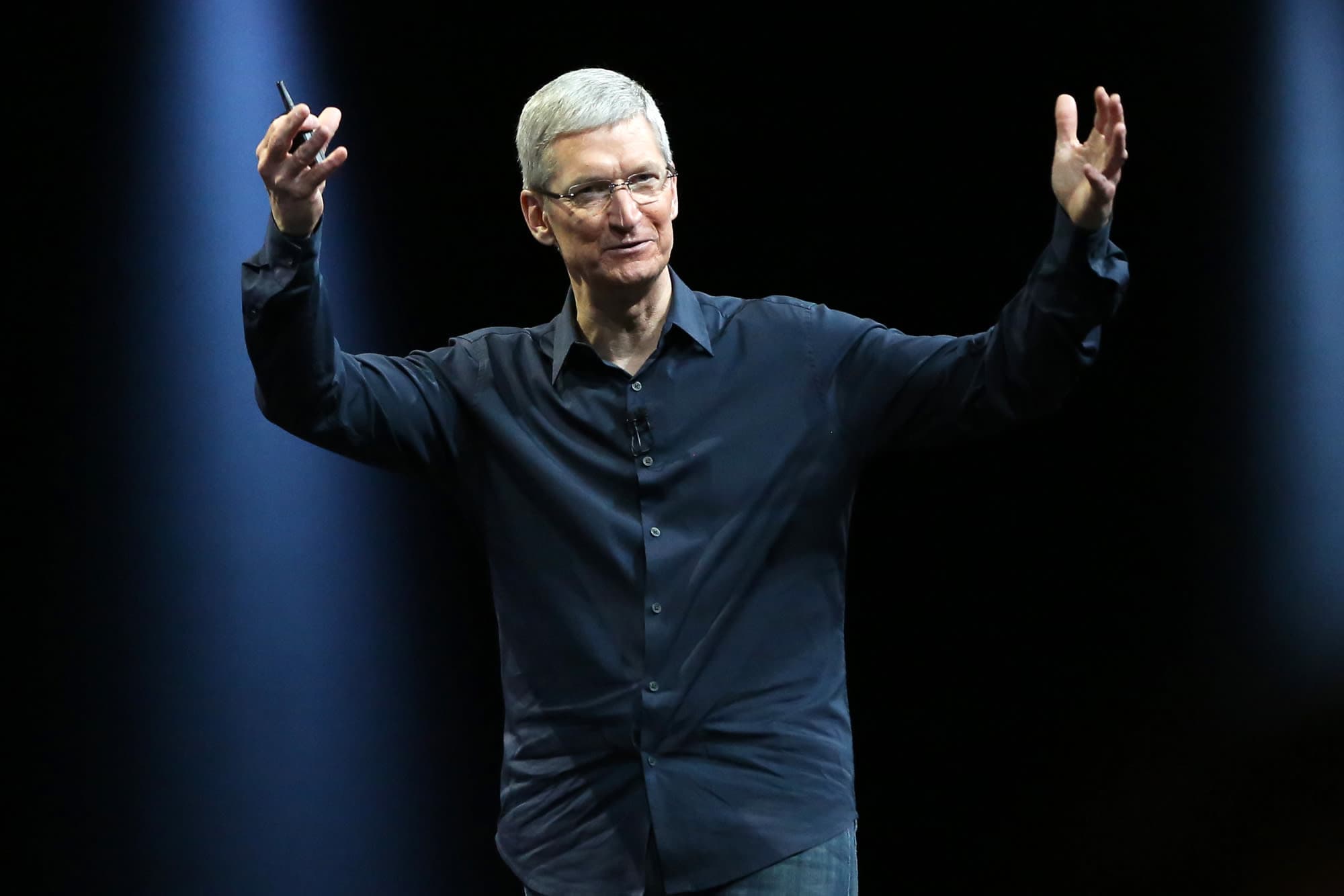 Apple CEO-su Cook-un bonusu hər il 40% artır