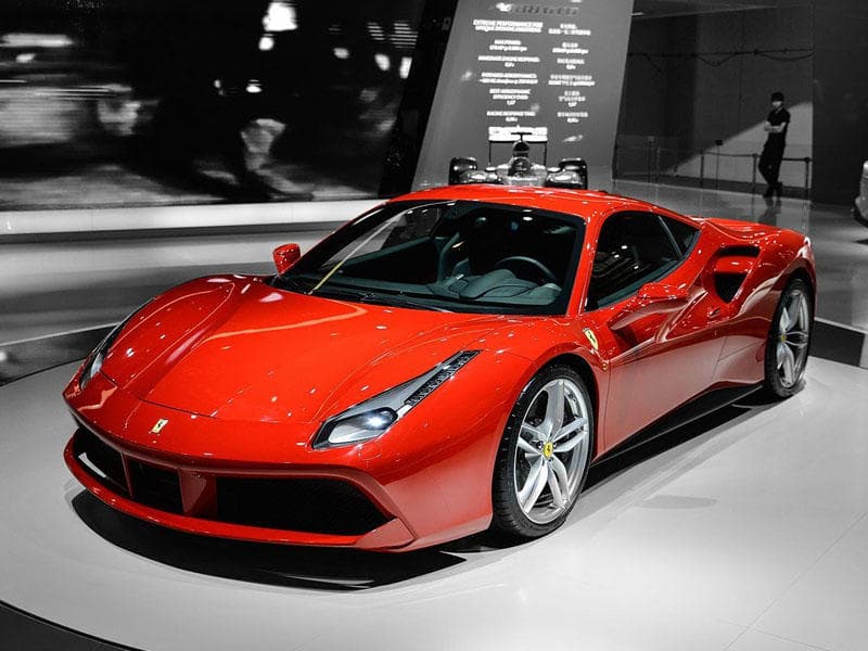 Trampın “Ferrari”si hərraca çıxarılıb