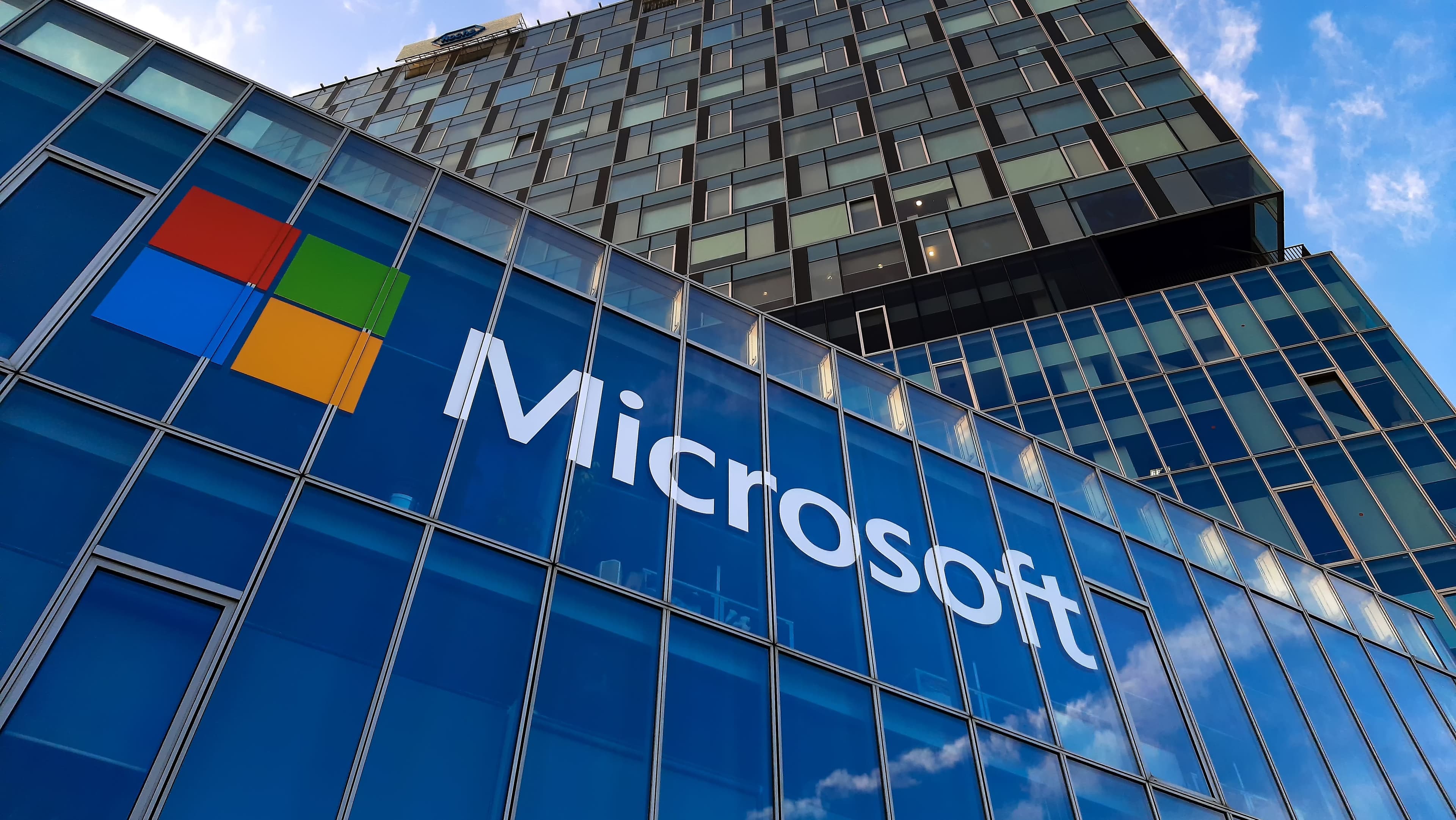 Microsoft ölmüş insanların virtual kopyalarını yaradacaq texnologiya yaradır