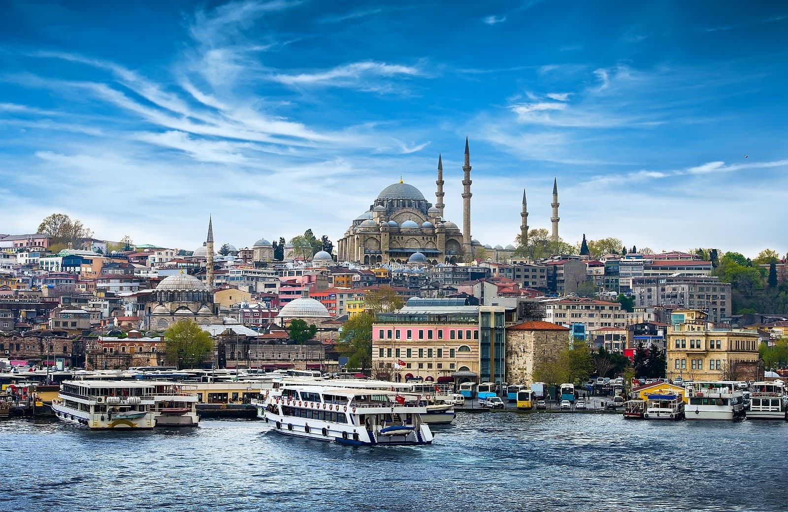Türkiyədə 100 mindən çox səhiyyə işçisi peyvənd olunub