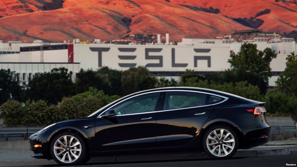 “Porsche” Kanadada jurnalistlərə “Tesla” avtomobillərini icarəyə verməyə başlayıb
