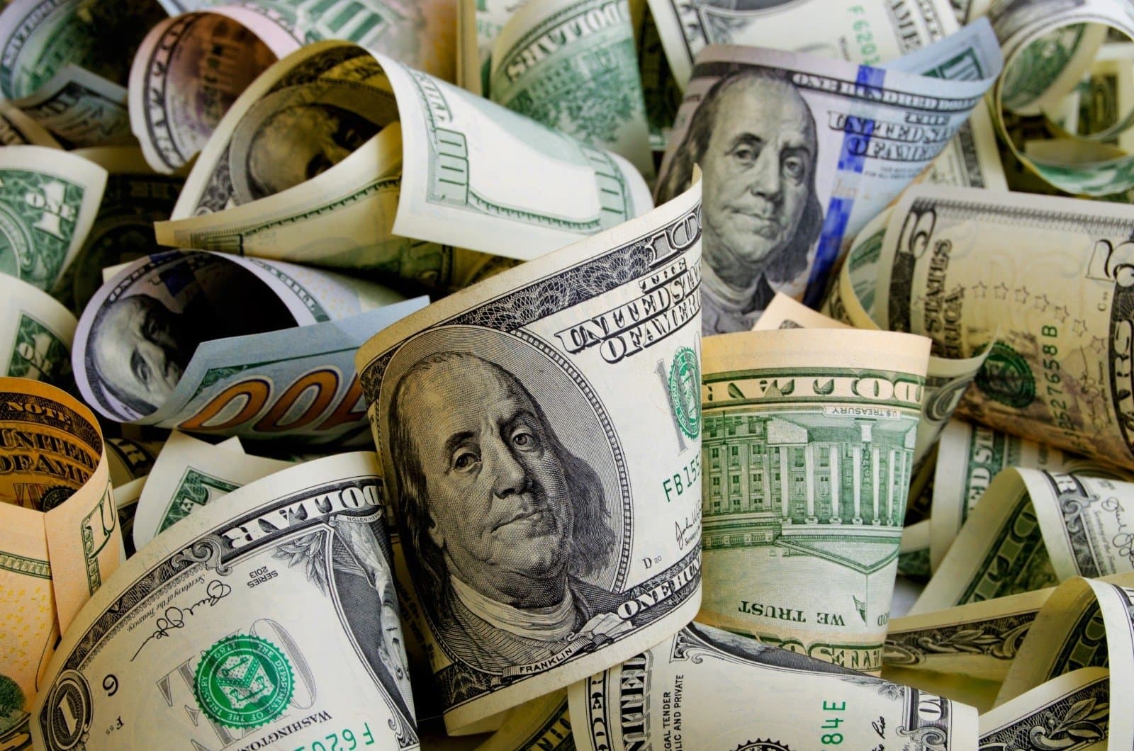 Azərbaycandakı banklar bugünkü valyuta hərracında 70 mln. dollar cəlb edib