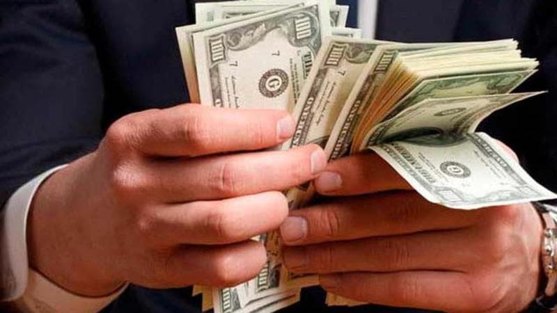 Amerikalı iqtisadçı: Dollar çökəcək