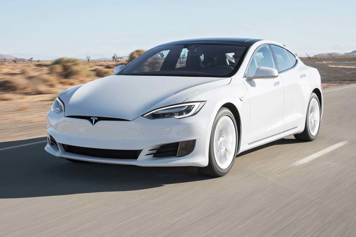 "Tesla" ABŞ-da 135 min avtomobili geri çağıracaq