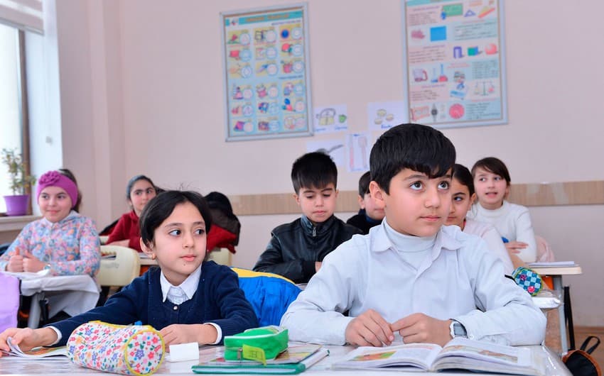 Təhsil Nazirliyi iltizam nümunələri ilə bağlı iddialara münasibət bildirib