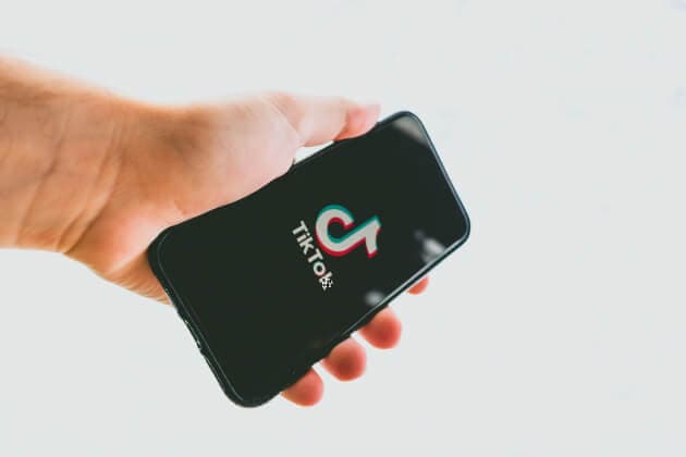 TikTok feyk məlumat ilə mübarizə üçün alət hazırladı