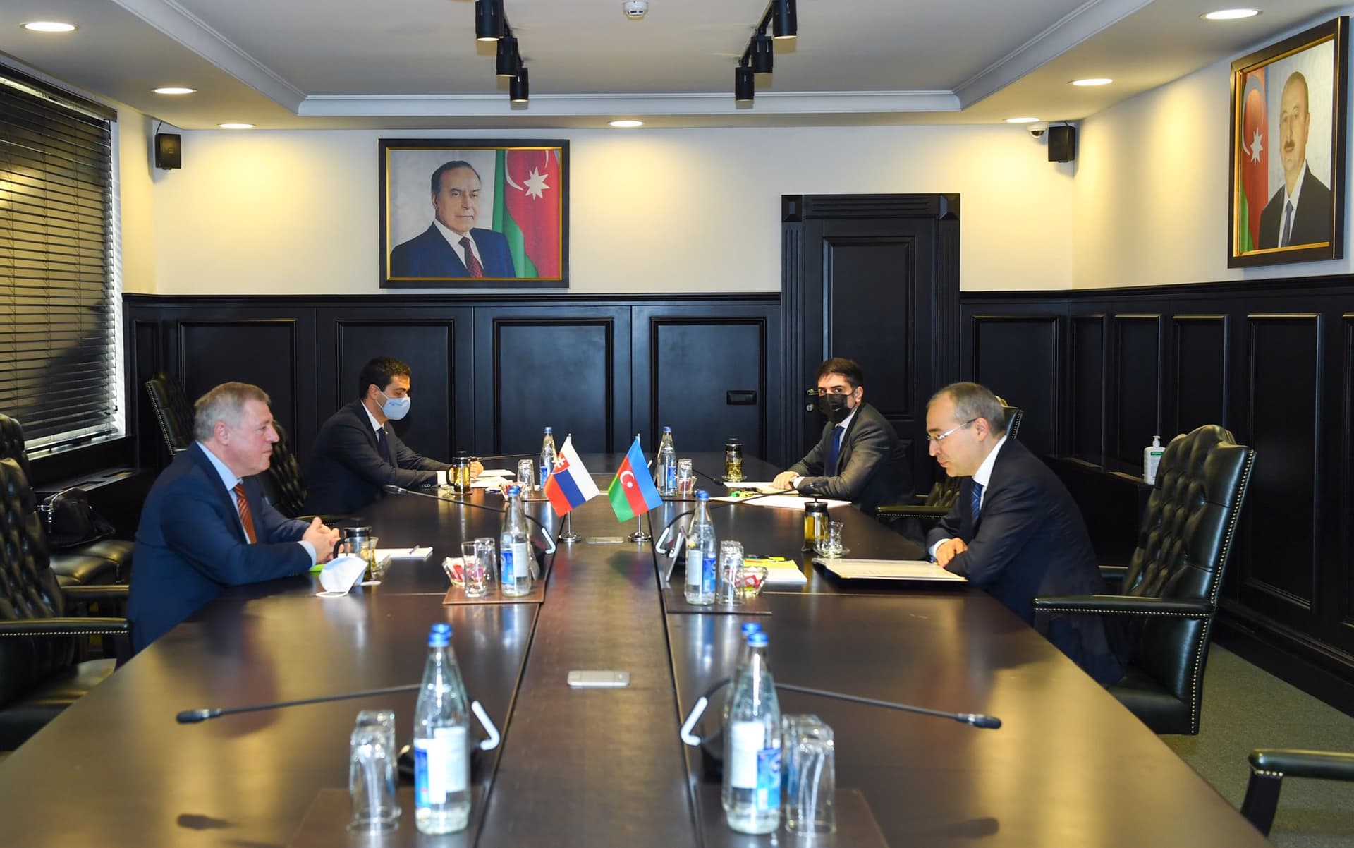 Mikayıl Cabbarov Slovakiya səfiri ilə investisiya təşəbbüslərini müzakirə edib