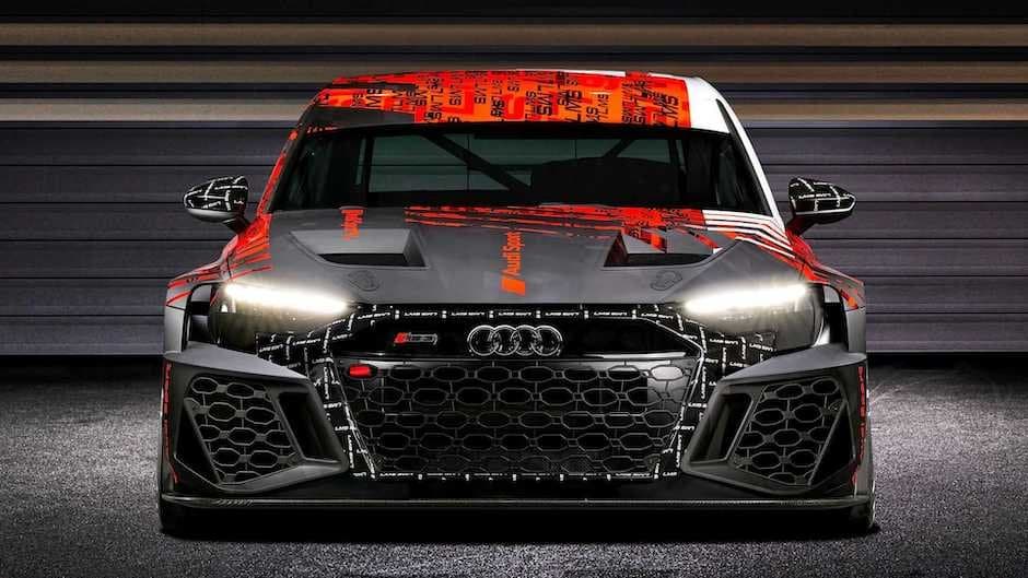 Audi yarışlar üçün hazırladığı modelini təqdim edib - FOTO