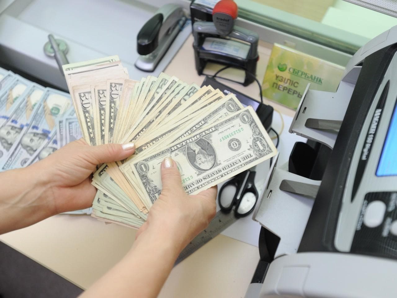 Azərbaycanda hüquqi şəxlərin əmanətləri üzrə dollarlaşma 58,1%-dək azalıb