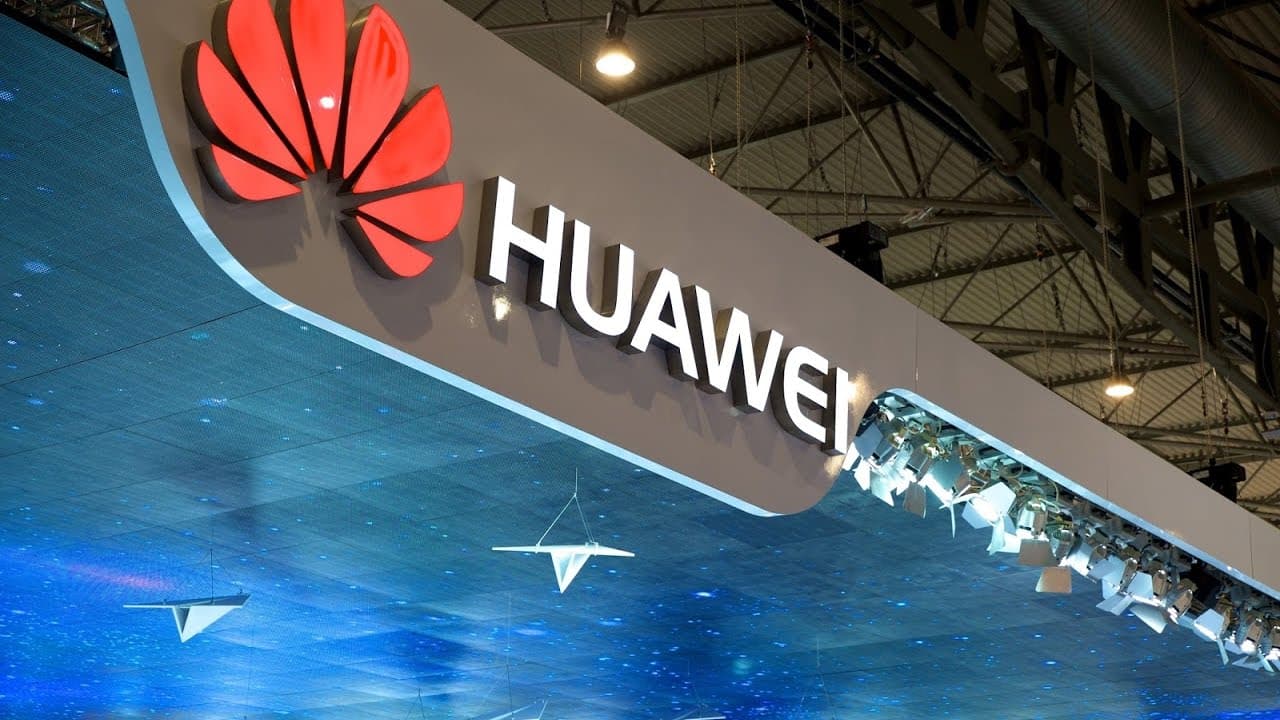 Huawei bu il smartfon istehsalını 2 dəfə azaldacaq